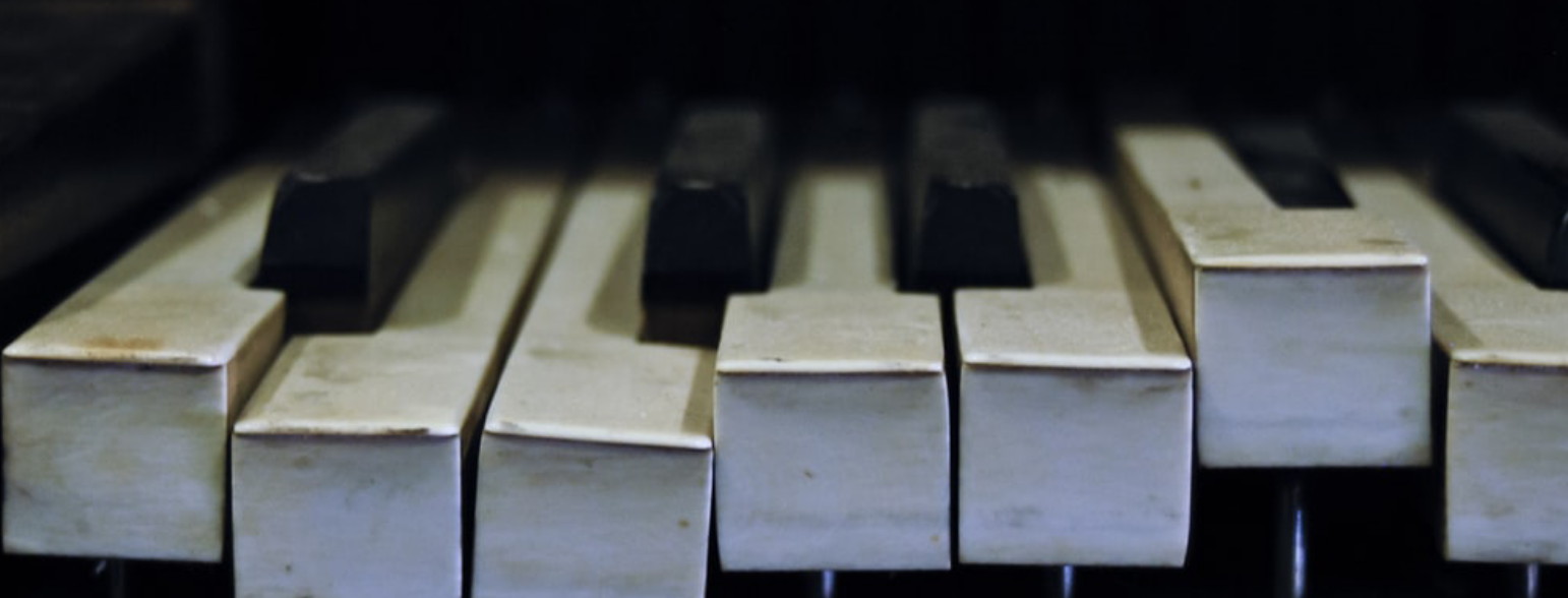 Old Piano Image
